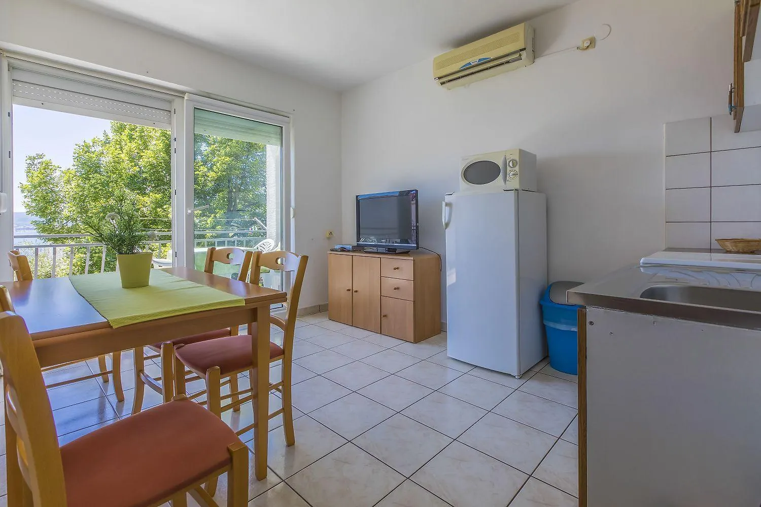 Hundefreundliches Apartment Nur 300 Meter Bis Zur Adria Mit Meerblick, Grill, Wifi Crikvenica